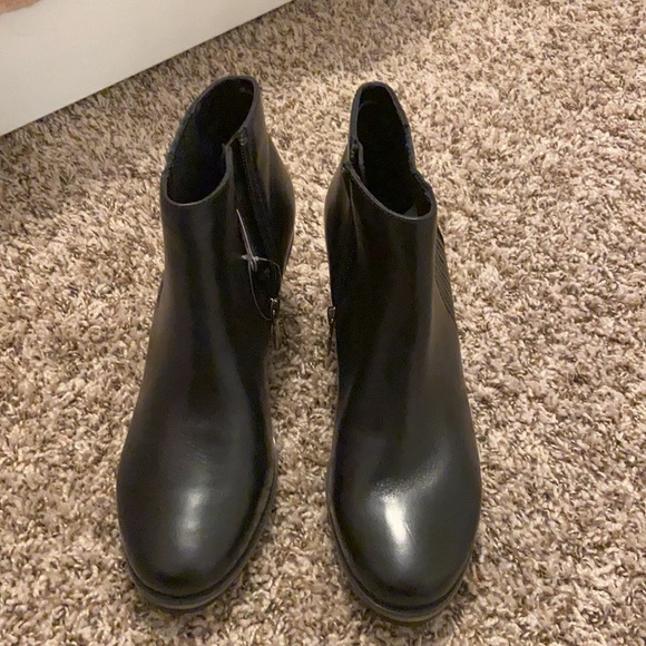 Blondo Leah Waterproof Wedge Bootie - Picture 9 of 10